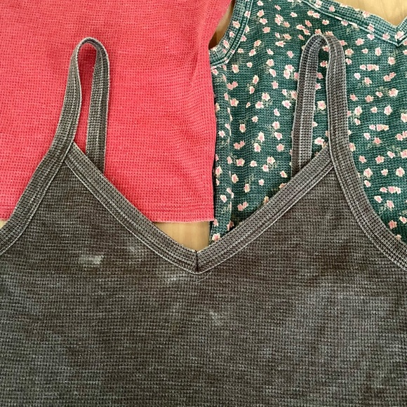 3 pack of American eagle cropped tank tops - Picture 2 of 3